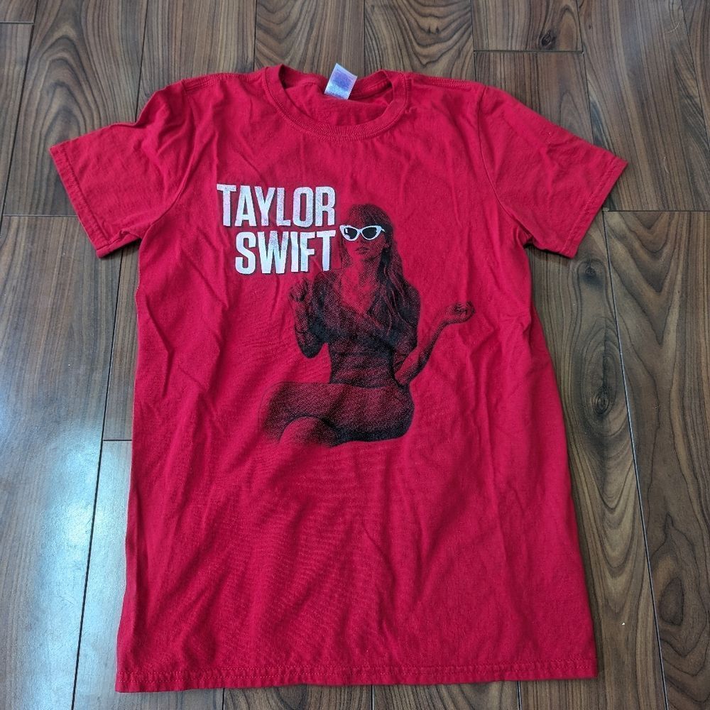 Gildan Taylor Swift Red Tour 2013 Sunglasses T-shirt Women's Small No Dates
